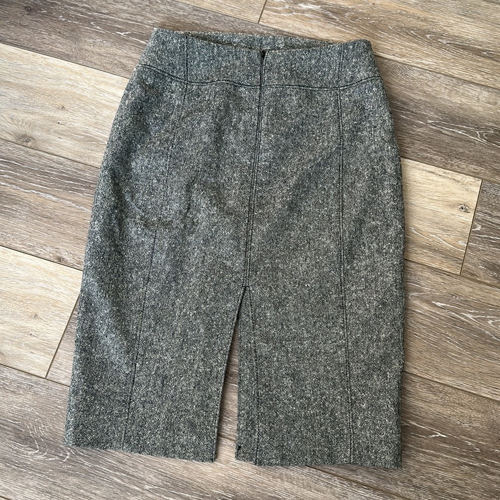🛍️ Express Design studio  Gray pencil Skirt with excellent condition.